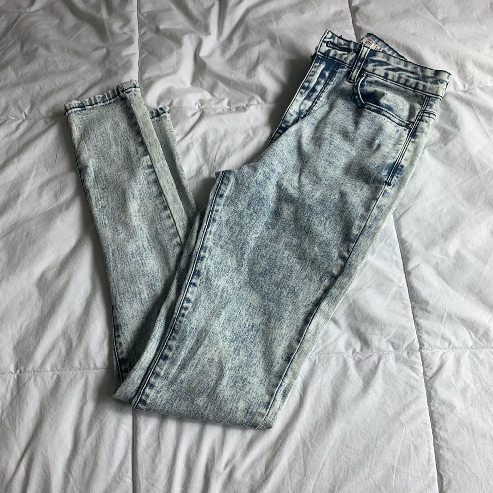 Acid wash skinny jeans